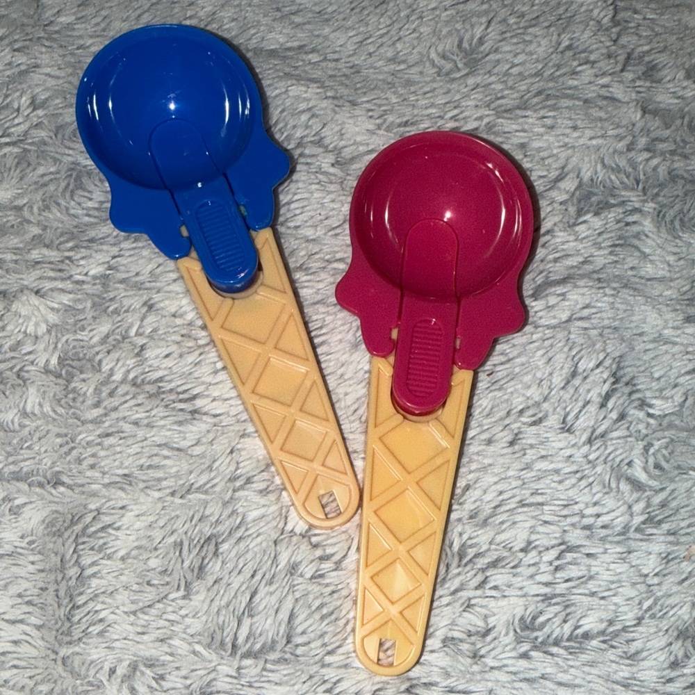 Ice Cream Cone Shaped Scoop Lot of 2 Set Plastiv Scoops Party